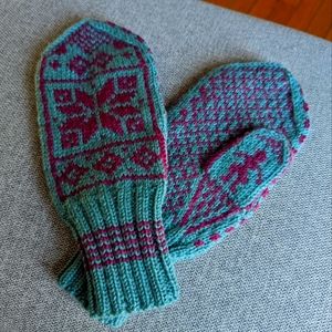 WOOL MITTENS 💙💜